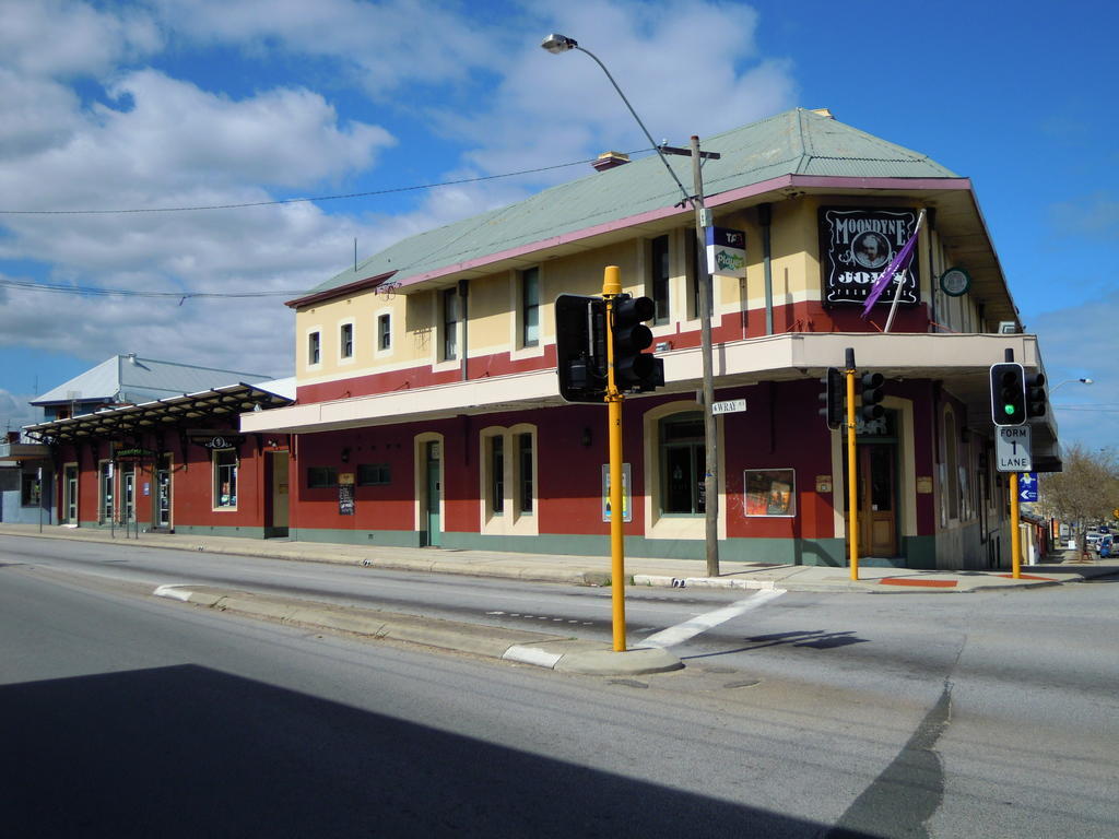 Hotel Moondyne Joe'S Fremantle Exterior foto